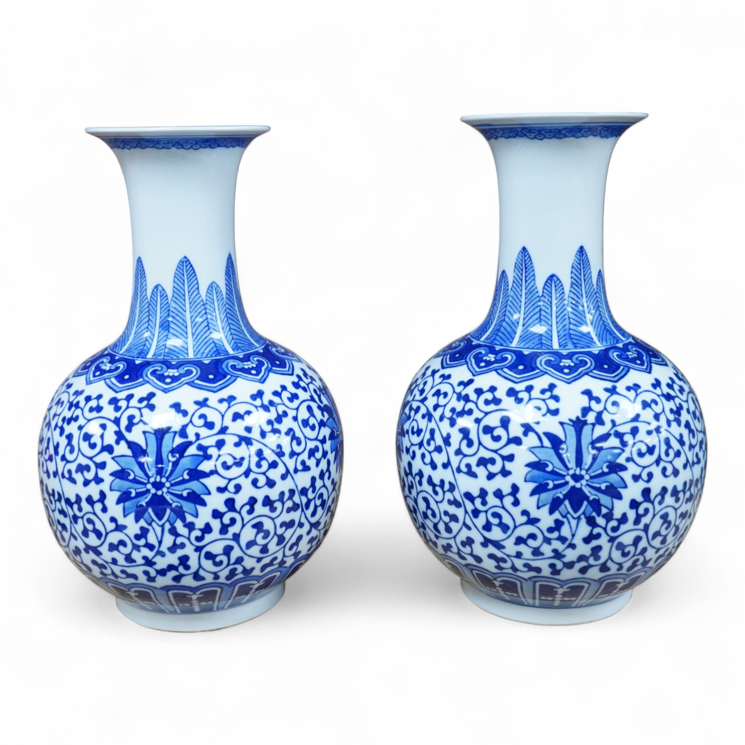 A pair of Chinese blue and white vases, 28cm high